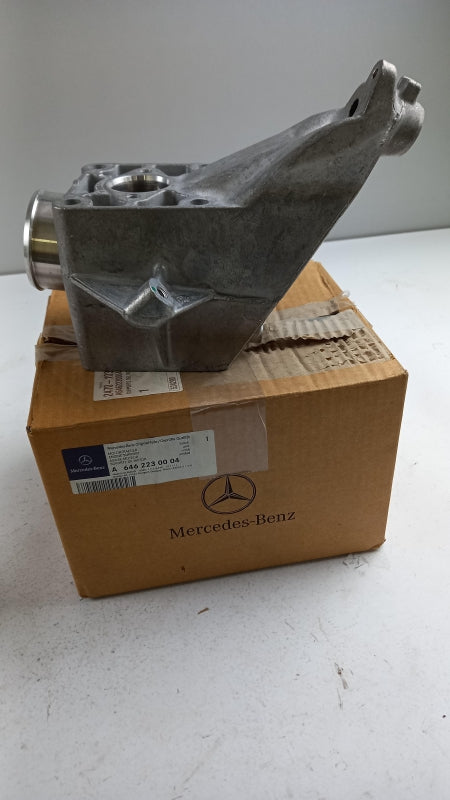 Original MERCEDES-BENZ W638 Vito Viano OM646 Motorträger links A6462230004