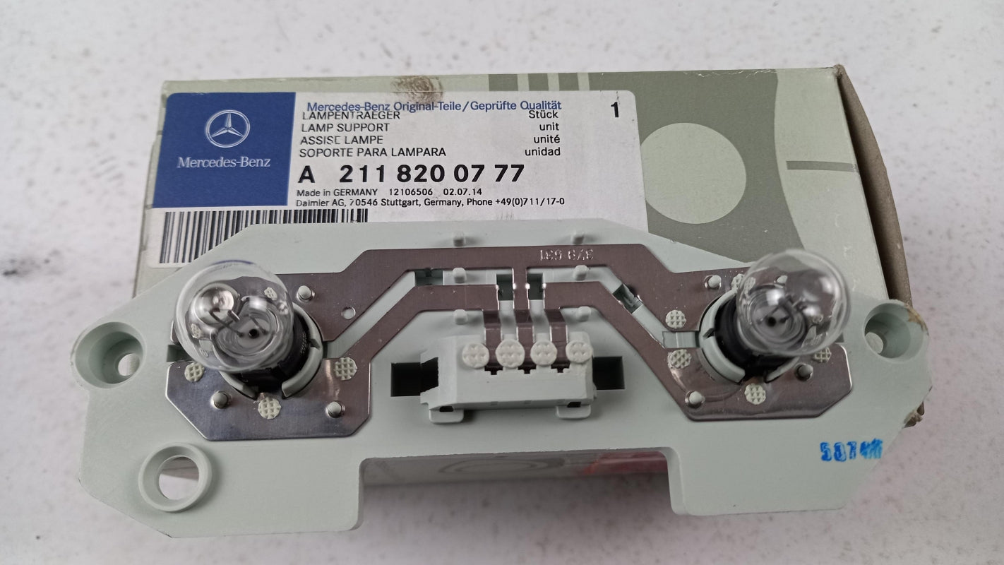 Original MERCEDES-BENZ E-klasse S211 Rücklicht Lampenträger A2118200777