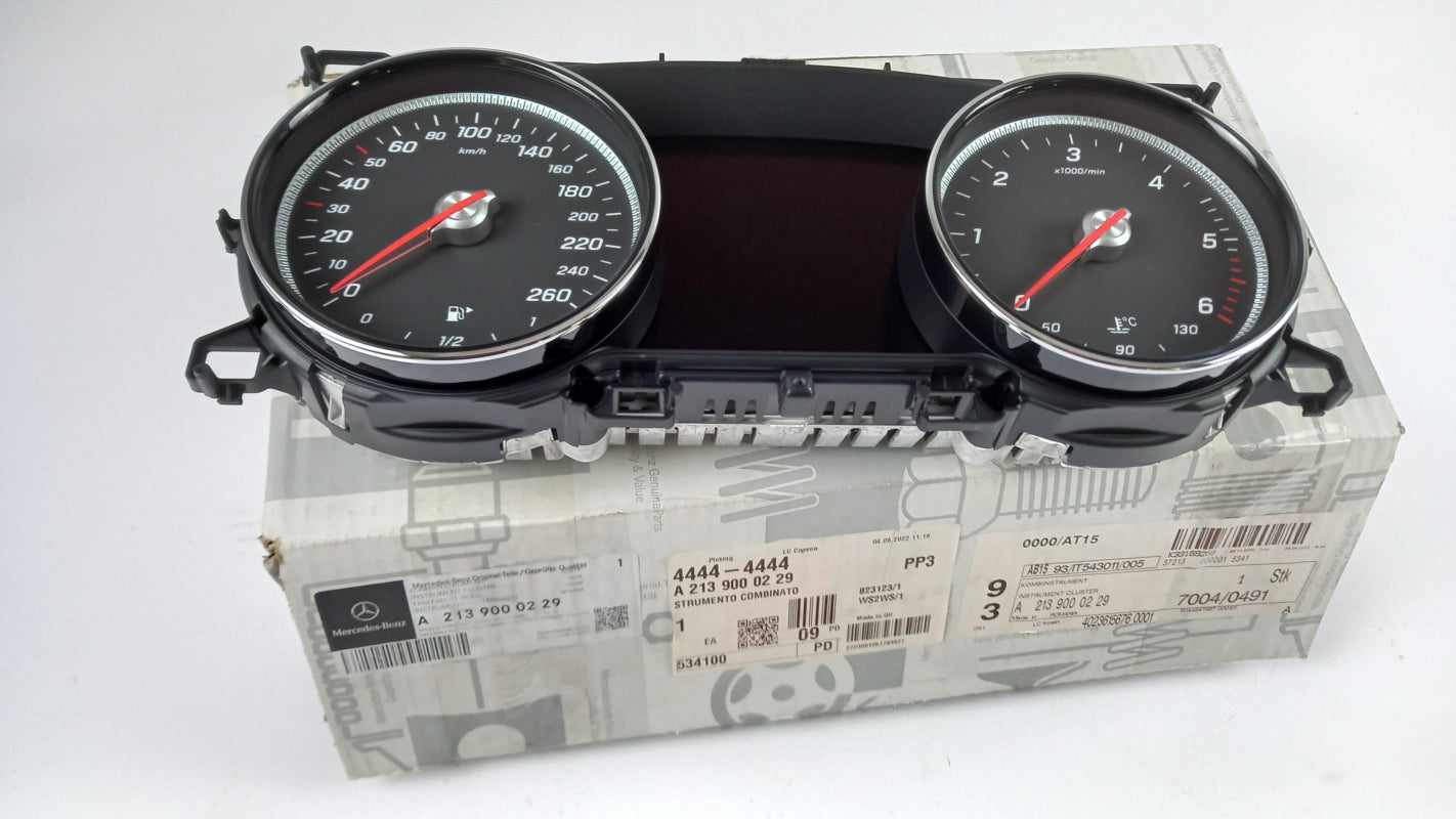 Original MERCEDES-BENZ E-Klasse W213 Kombiinstrument Tacho 2.2 CDI A2139000229