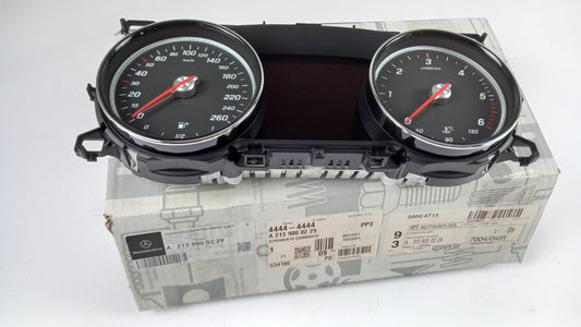 Original MERCEDES-BENZ E-Klasse W213 Kombiinstrument Tacho 2.2 CDI A2139000229