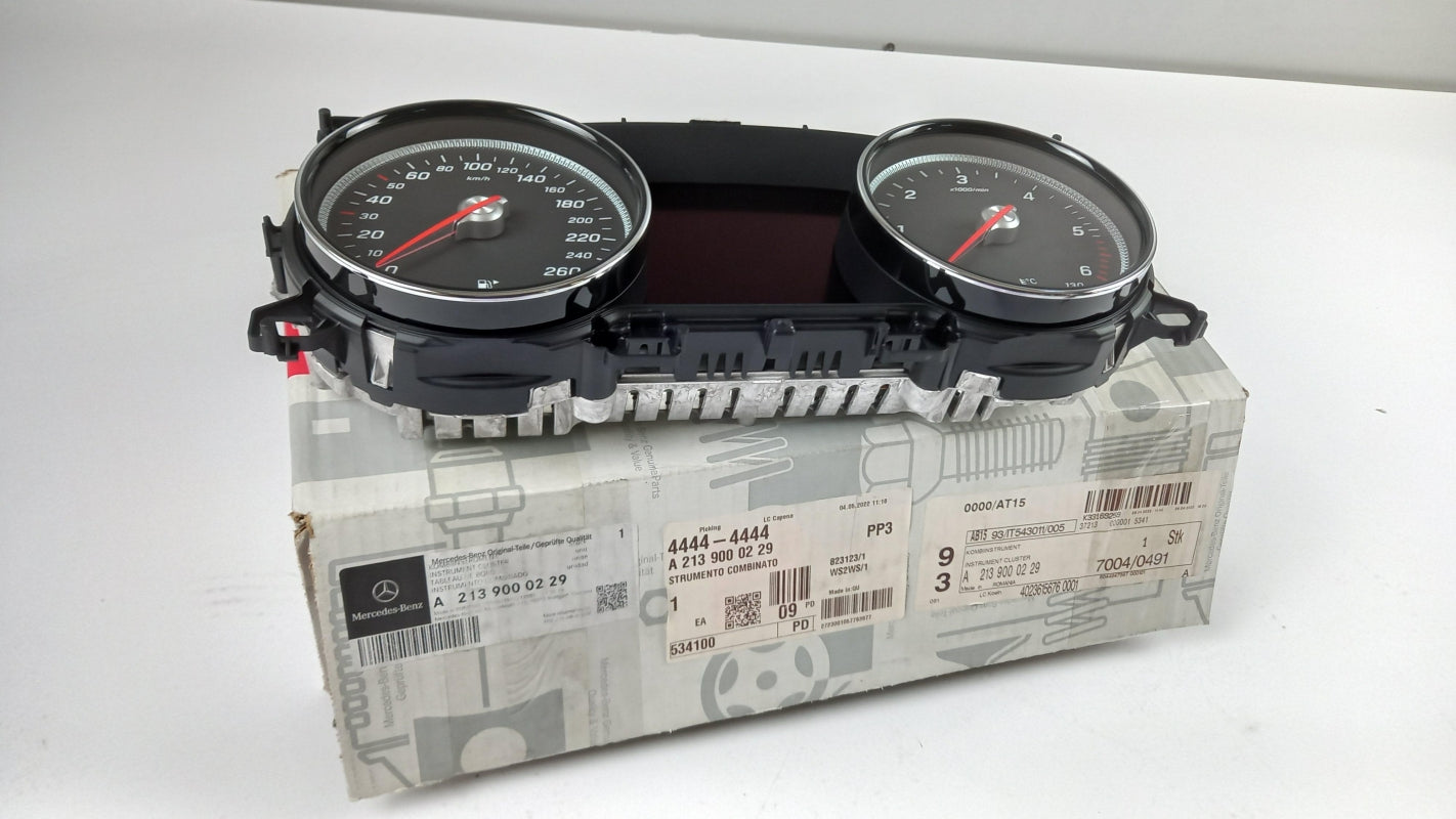 Original MERCEDES-BENZ E-Klasse W213 Kombiinstrument Tacho 2.2 CDI A2139000229
