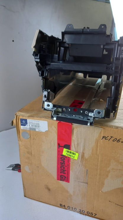 Original MERCEDES-BENZ S-klasse Mittelkonsole Teil A22268063028T24