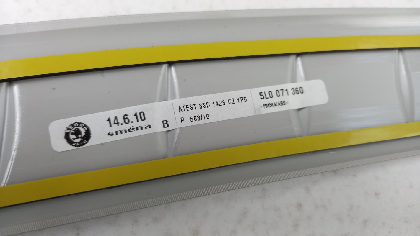 Original SKODA Yeti Schutzleiste für Stoßfänger Alu-Dekor hinten oben 5L0071360