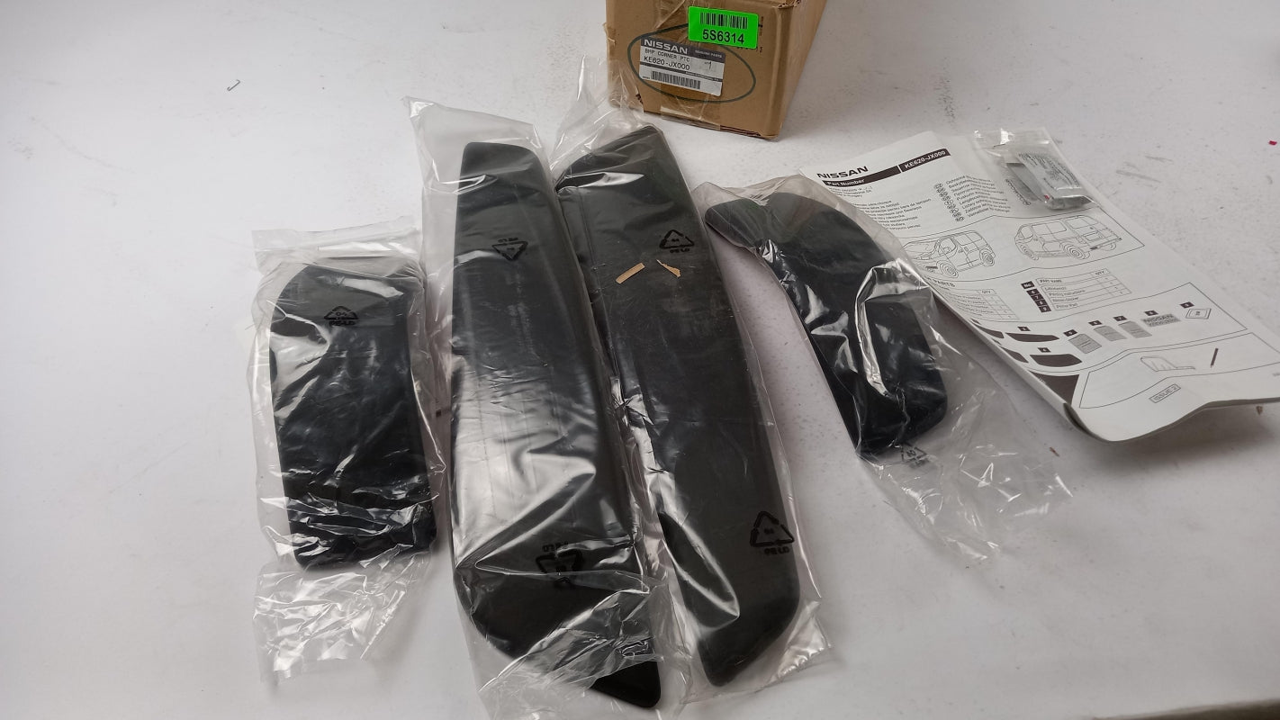 Original OE NISSAN Stoßstange Zierleiste Satz KE620JX000