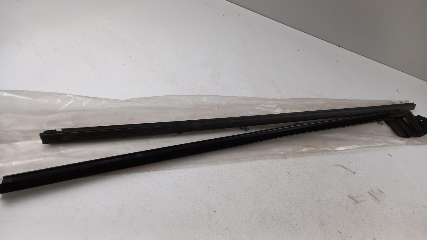 Original OE OPEL door window seal 93165742 