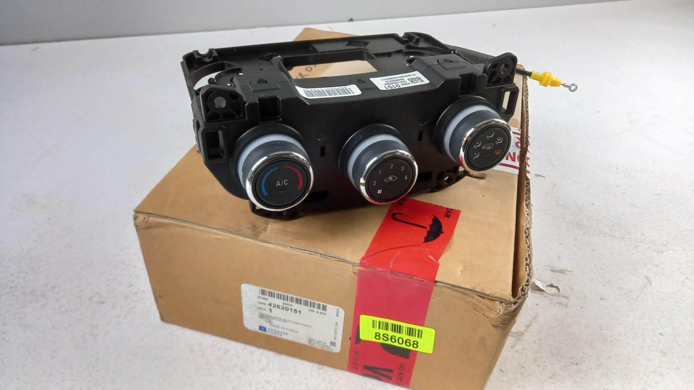 Original OE CHEVROLET air conditioning control unit 42620151 
