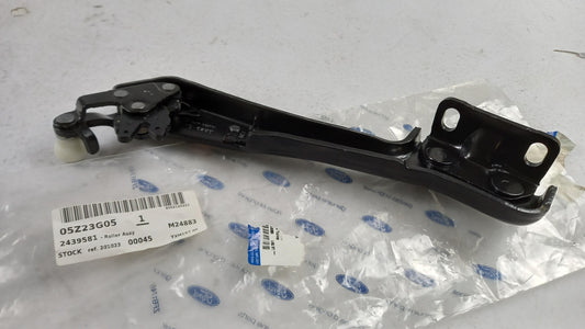 Original OE FORD Schiebetür Rollenführung 2439581