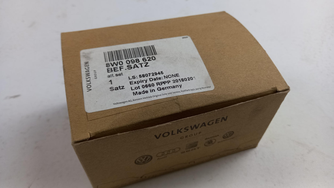 Original AUDI A4 8W Anbauteile für Tür Befestigungssatz 8W0098620