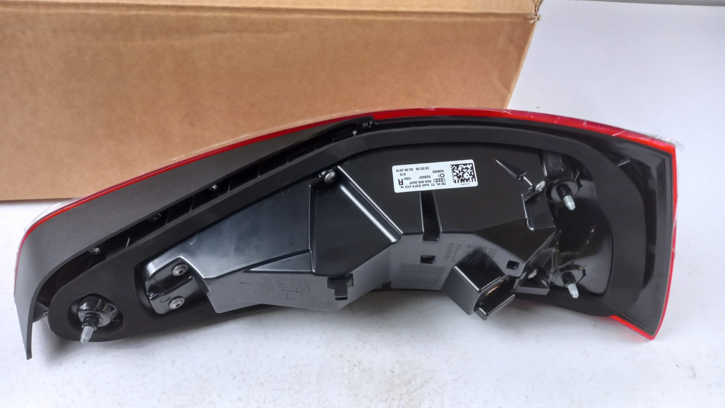 Original AUDI Q3 RSQ3 8U 2015- Rückleuchte Rechts Hinteren 8U0945094P