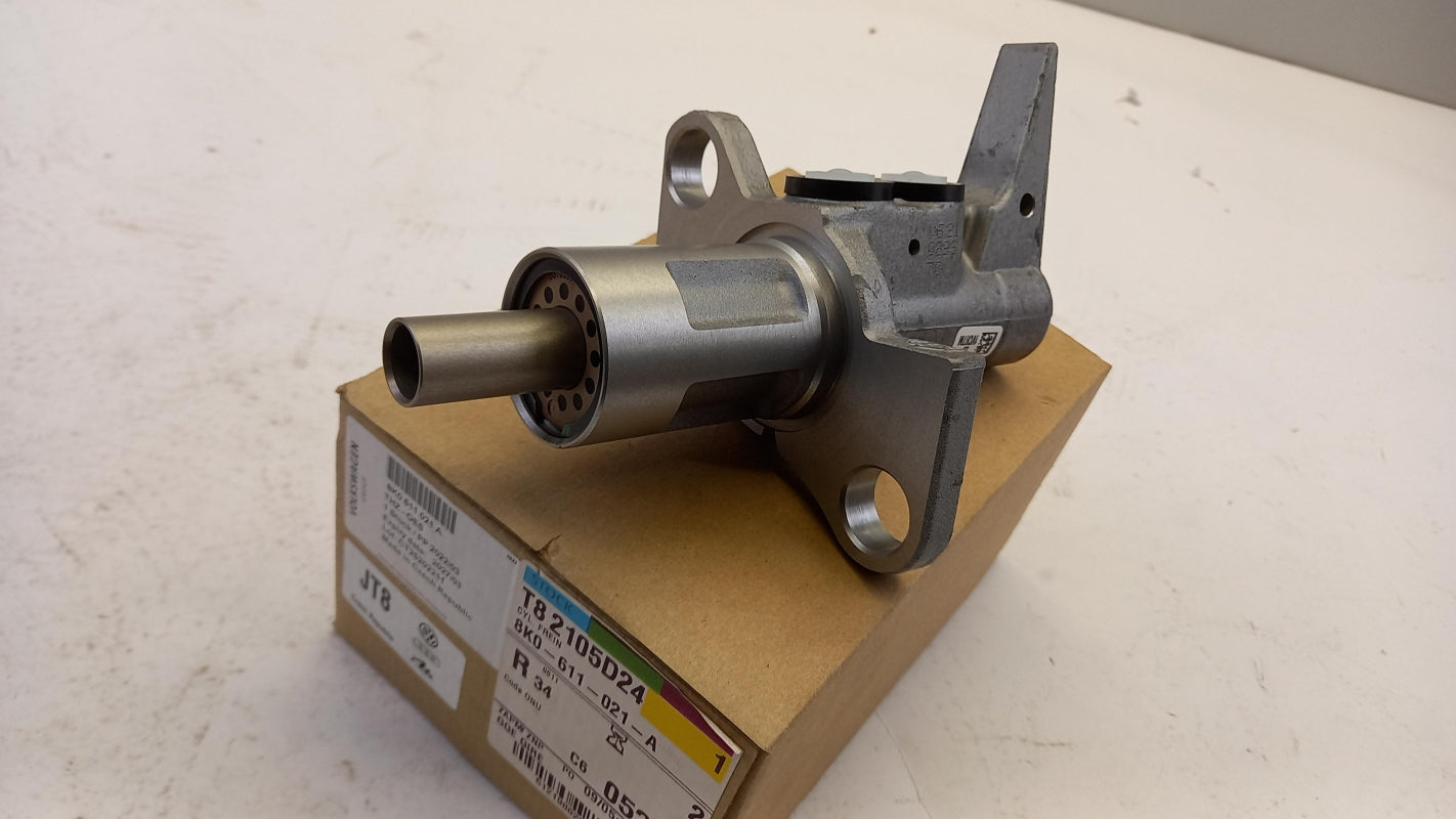 Original AUDI A4 Avant A5 S5 Q5 Sportback master brake cylinder 8K0611021A 