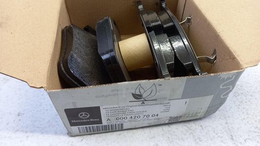 Original MERCEDES-BENZ W164 C216 W221 W251 Bremsbeläge A0004207004