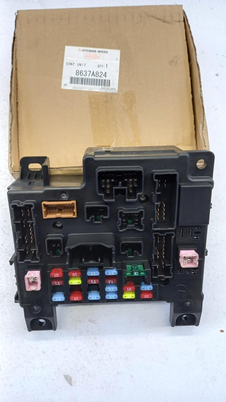 Original MITSUBISHI Outlander II control unit fuse box ECU 8637A824 