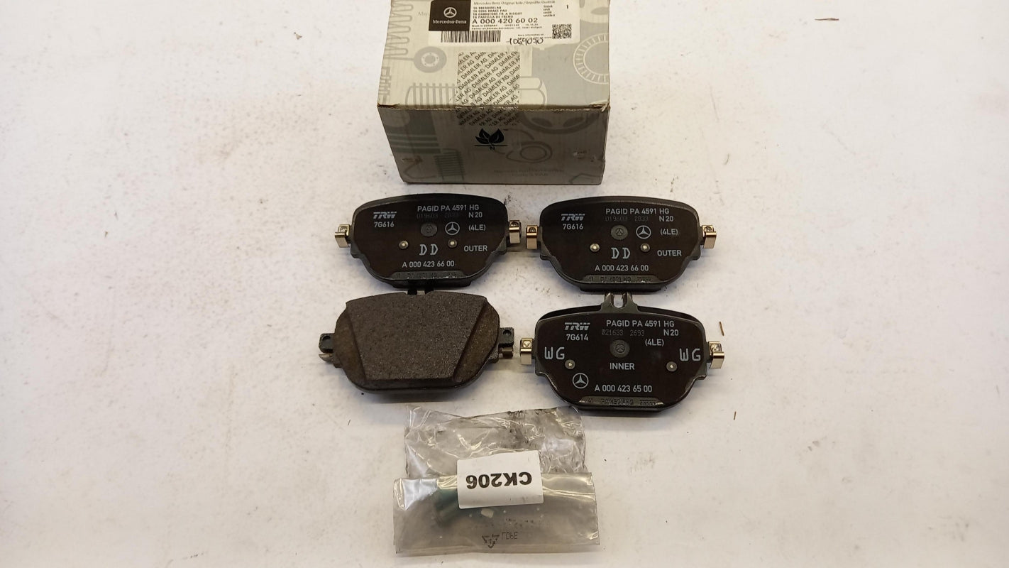 Original MERCEDES-BENZ GLC AMG63 W253 Bremsbeläge hinten A0004206002