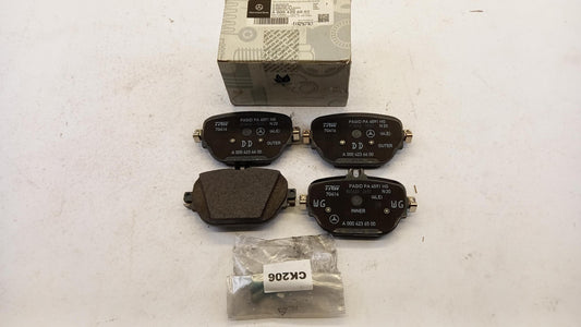 Original MERCEDES-BENZ GLC AMG63 W253 Bremsbeläge hinten A0004206002