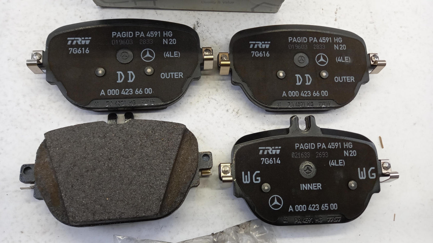 Original MERCEDES-BENZ GLC AMG63 W253 Bremsbeläge hinten A0004206002