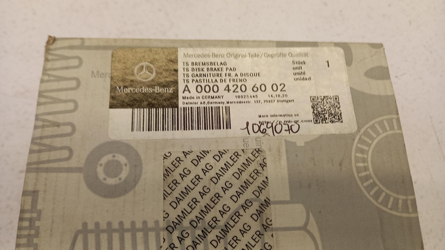 Original MERCEDES-BENZ GLC AMG63 W253 Bremsbeläge hinten A0004206002