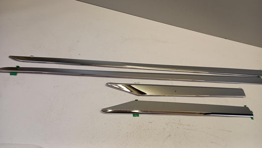 Original NISSAN Qashqai J12 Türzierleisten Satz KE7606U0CR