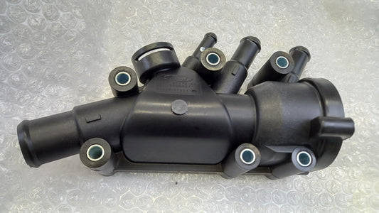 Original FORD Focus '98-'05 KA '96-'08 1.3/1.6L Thermostatgehäuse 1212853