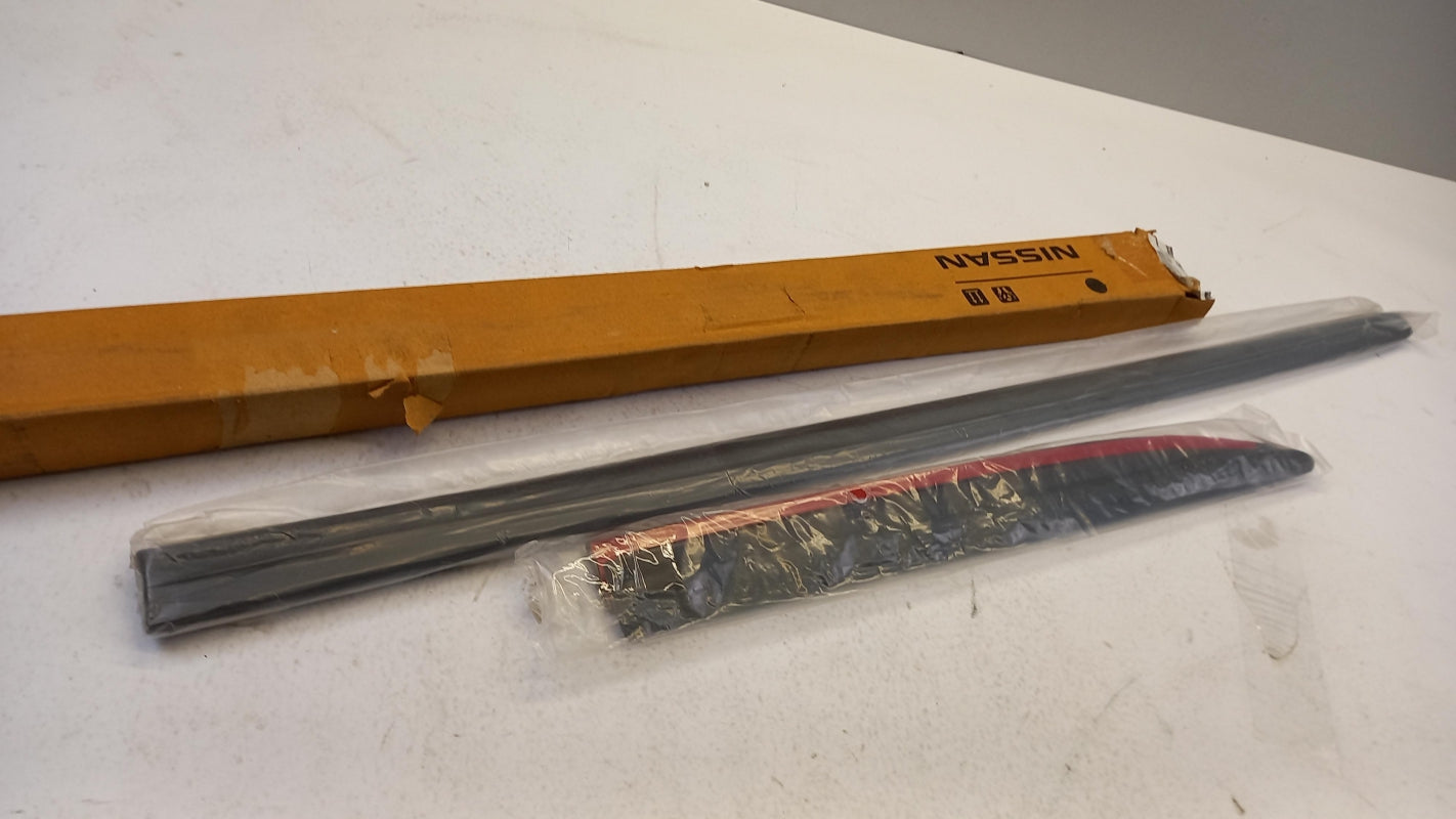 Original OE NISSAN Türzierleisten Satz F38701HD00