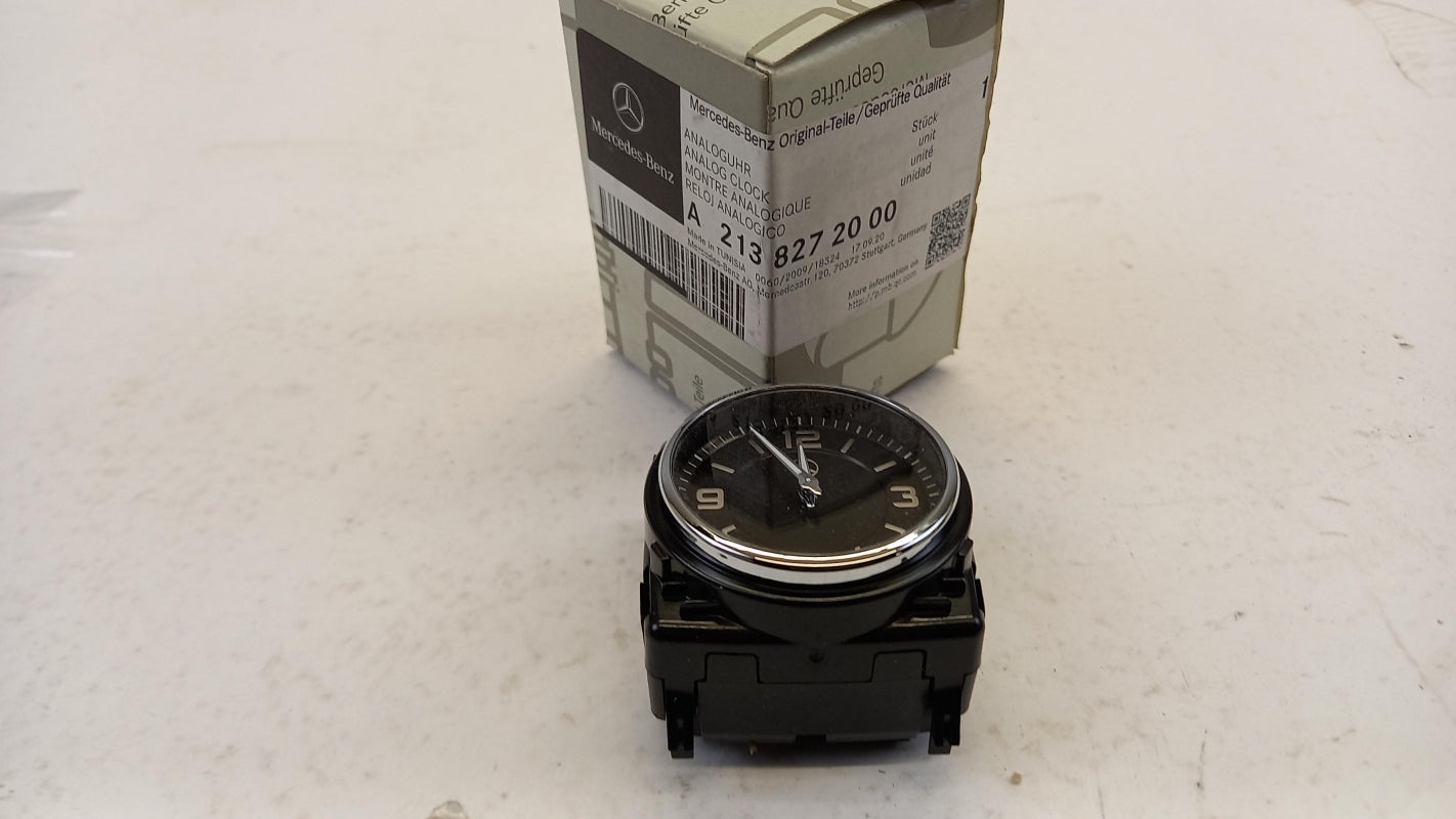 Original MERCEDES-BENZ W213 W222 C238 C257 Uhr Armaturenbrett A2138272000