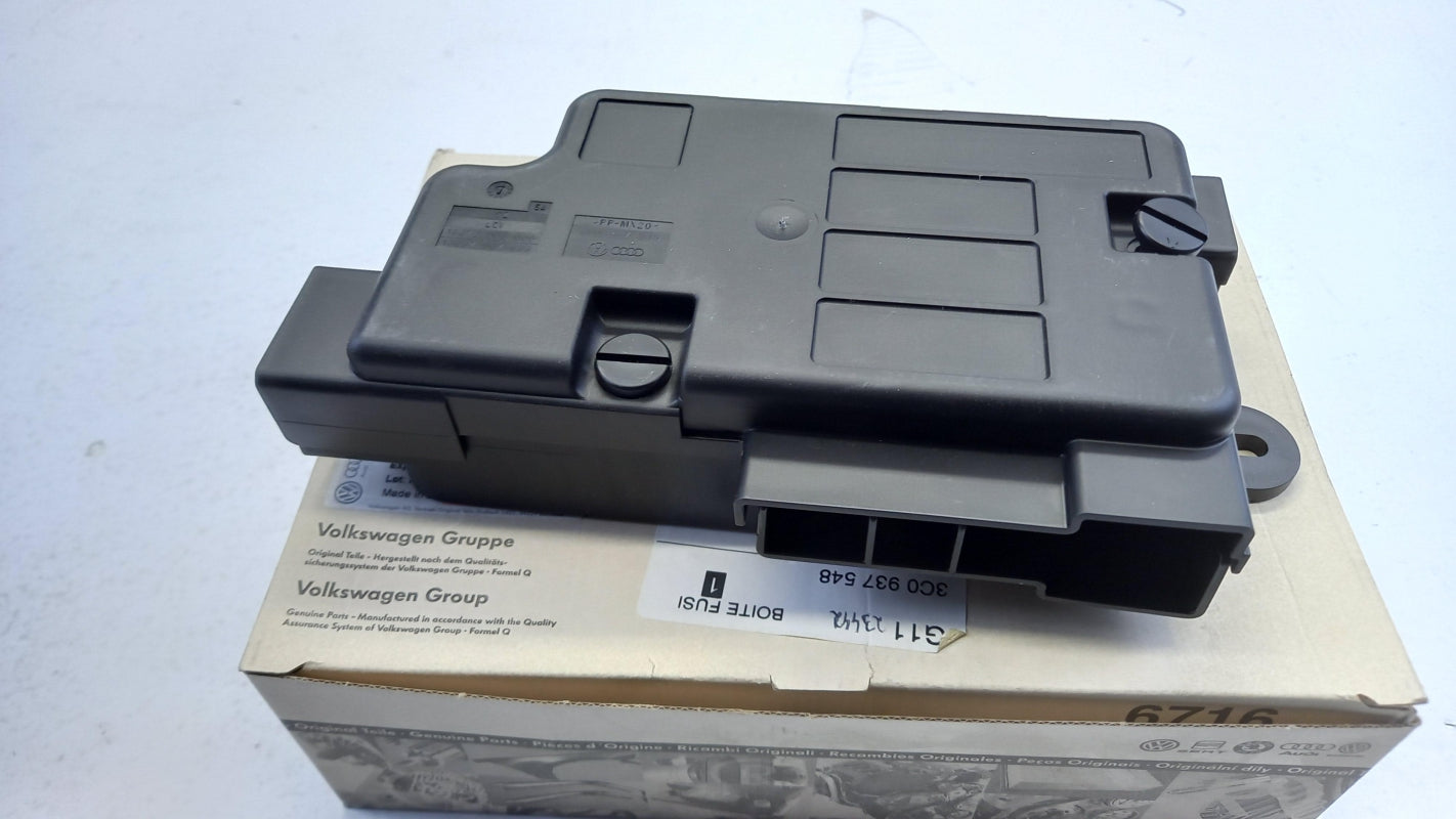 Original OE Volkswagen fuse box 3C0937548 