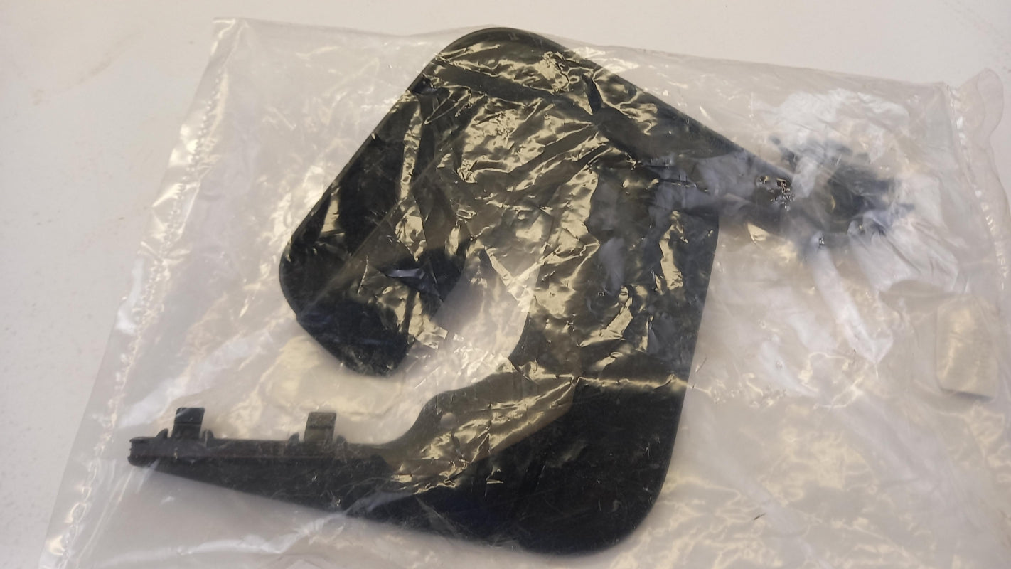 Original OE MERCEDES-BENZ Schmutzfänger A2068900800