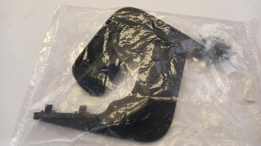 Original OE MERCEDES-BENZ Schmutzfänger A2068900800