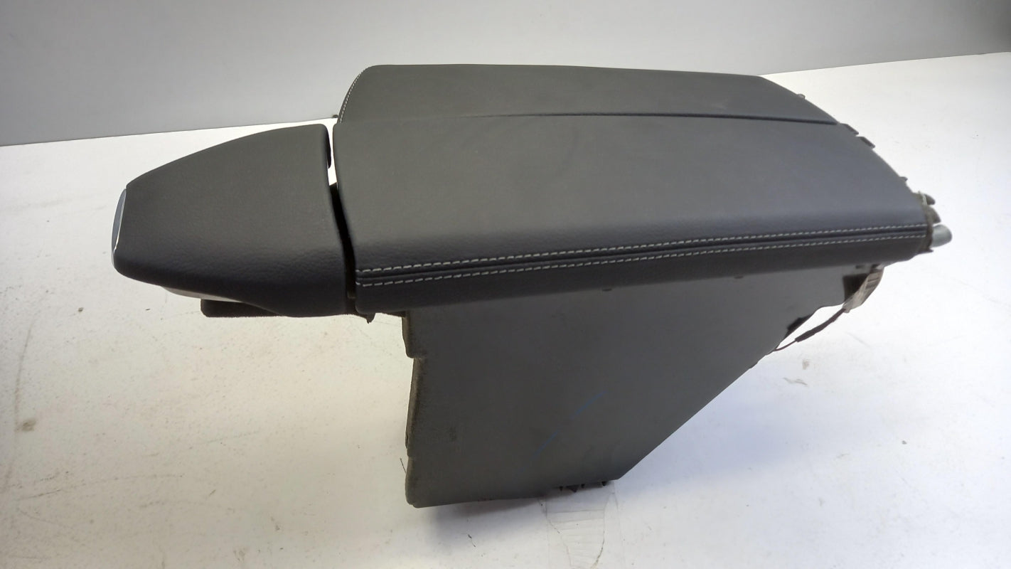 Original OE MERCEDES-BENZ armrest A16668041039H15 
