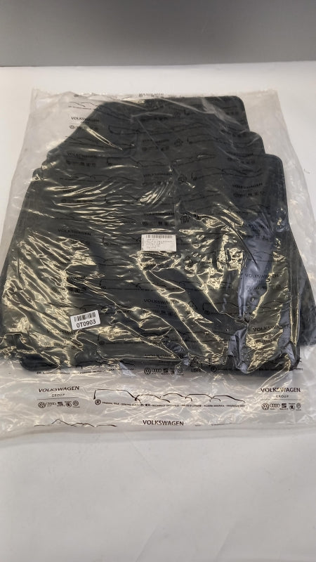 Original OE Volkswagen Fußmattensatz 1EB061500041