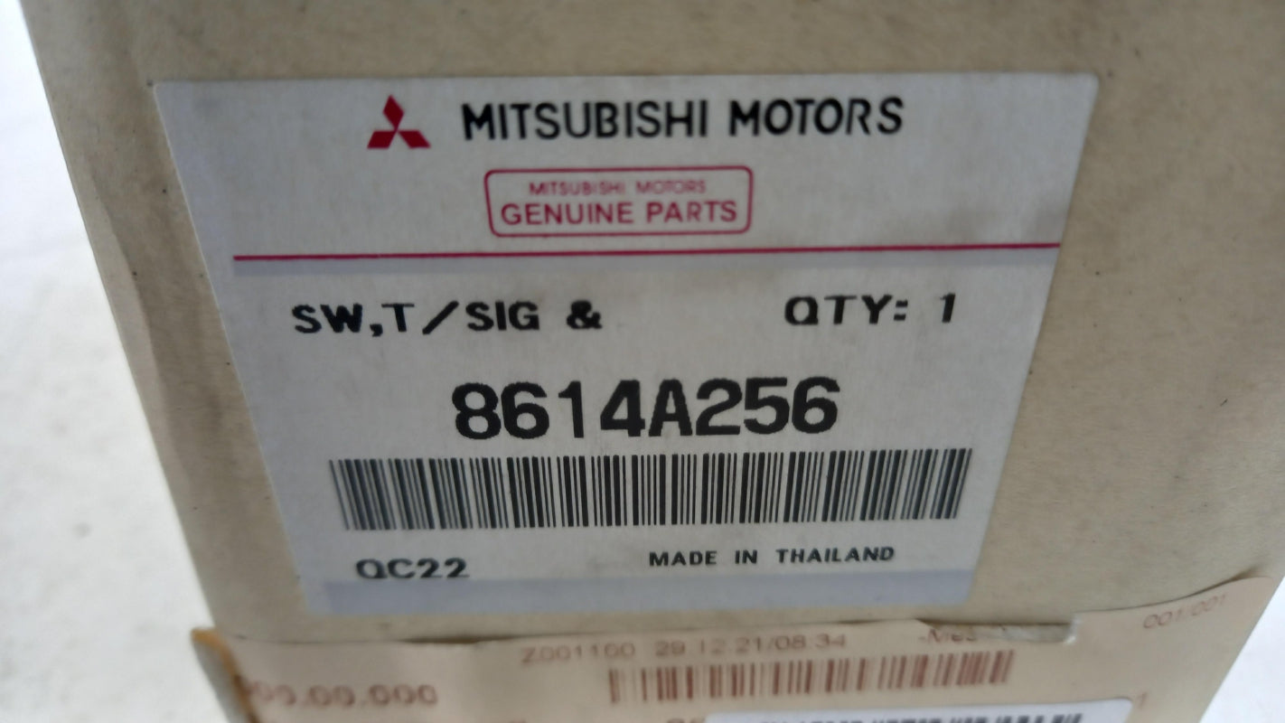 Original OE MITSUBISHI Scheinwerfer Schalter 8614A256