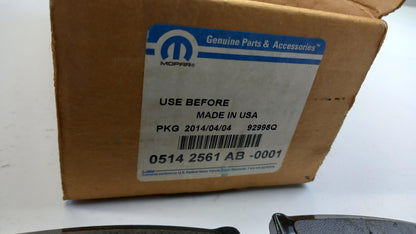 Original Chrysler Lancia 300C Thema Bremsbeläge K05142561AB