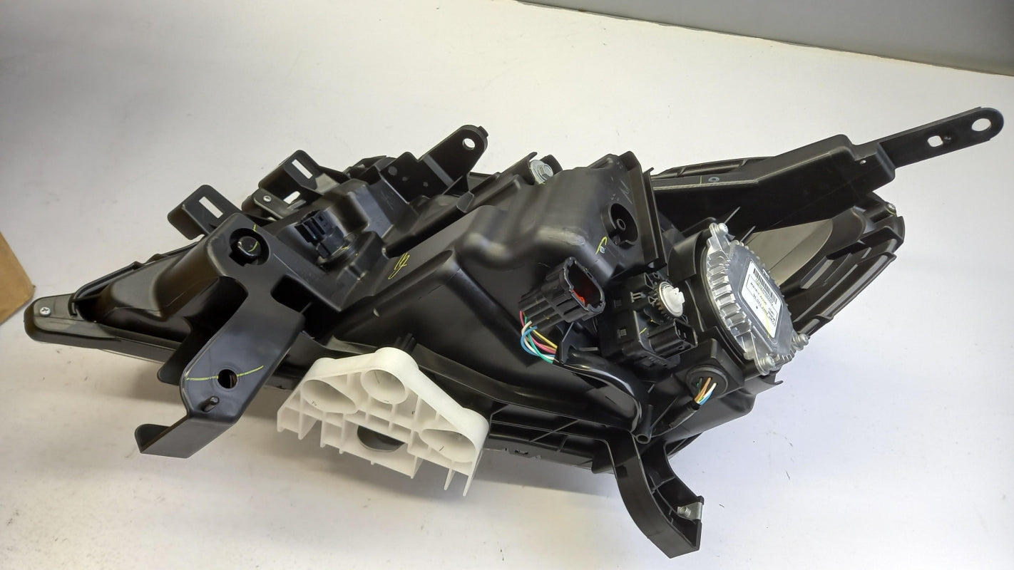 Original NISSAN Navara NP300 D23M Heckleuchte LED vorne rechts 260104KD5A