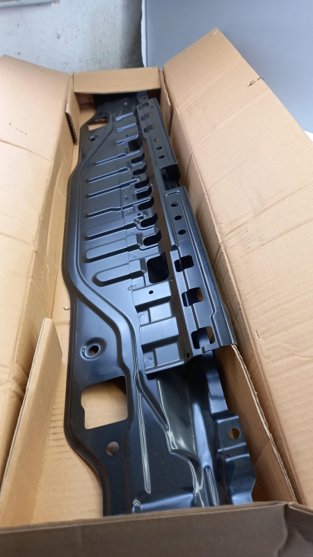 Original OE MITSUBISHI Heckblech Verstärkung MR325423
