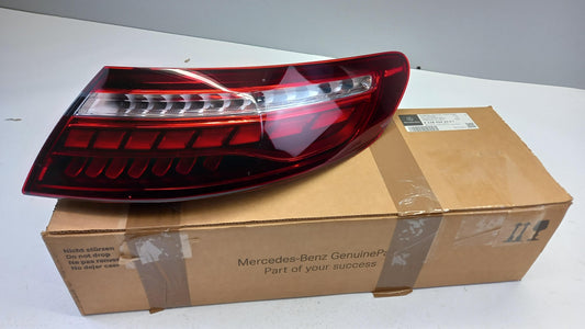 Original MERCEDES-BENZ C238 Heckleuchte Rückleuchte Außen Rechts A2389062901