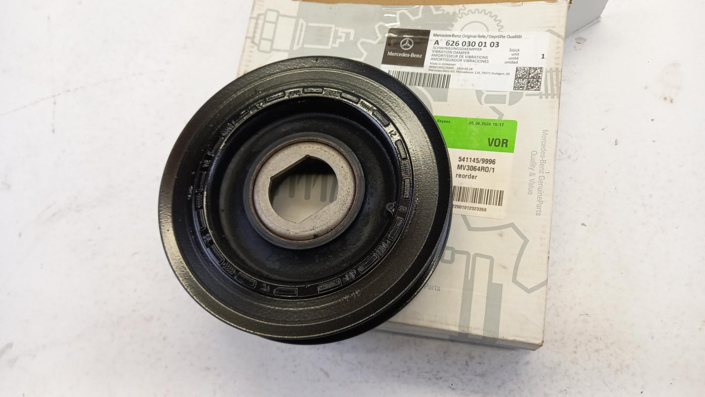Original MERCEDES-BENZ C-klasse W205 Kurbelwelle Riemenscheibe A6260300103