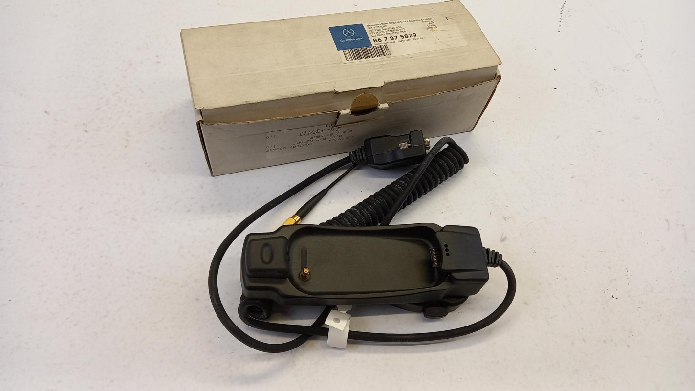 Original OE MERCEDES-BENZ Telefon Ladegerät B67875829