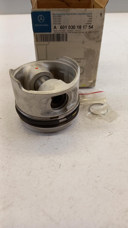 Original MERCEDES-BENZ Vito W638 Sprinter Kolben A601030181754