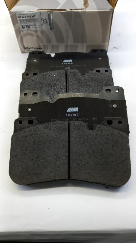 Original BMW 5er F90 8er F91 Bremsbeläge (4 Stück) Vorne 34108746107