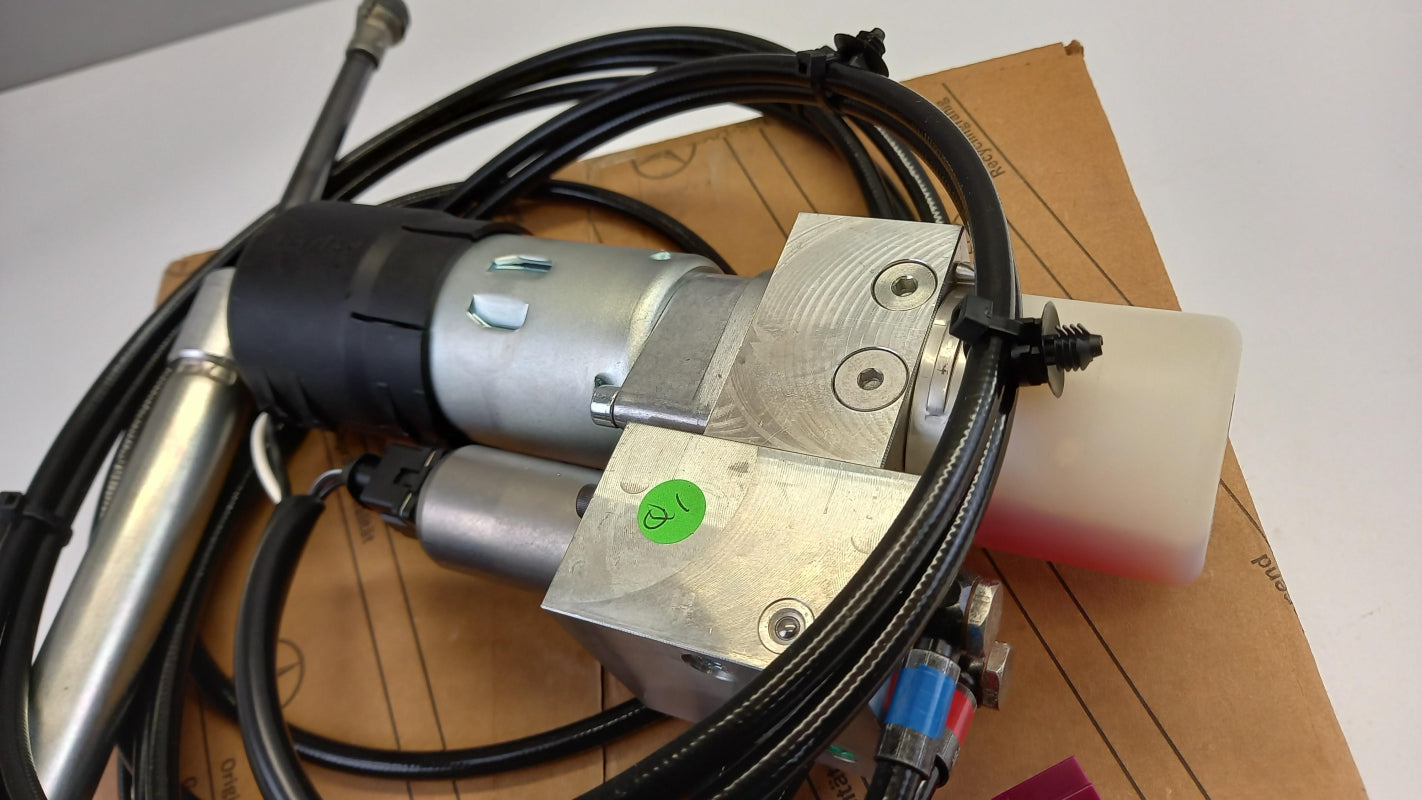 Original MERCEDES-BENZ ML-klasse W164 Pumpe A1648000648