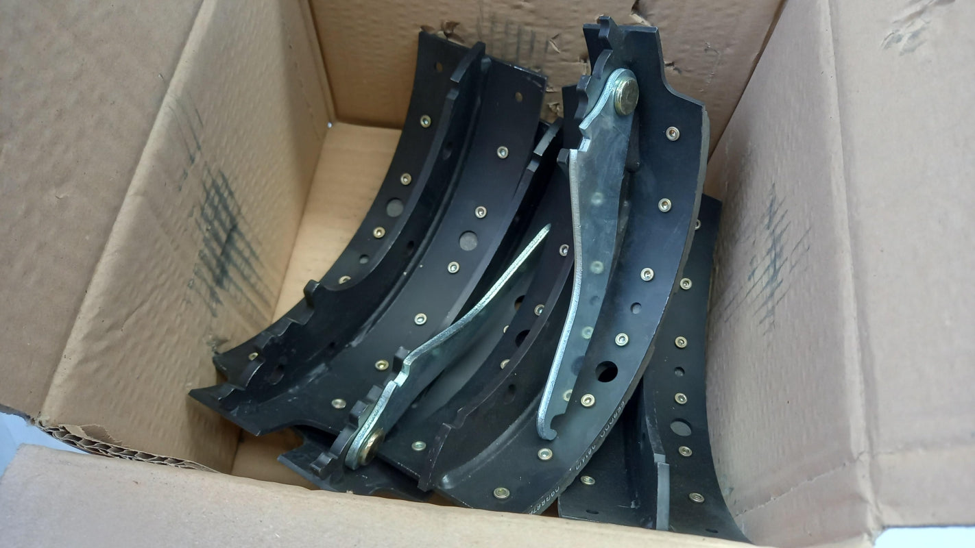 Original IVECO TurboDaily rear brake shoe set 2996480 