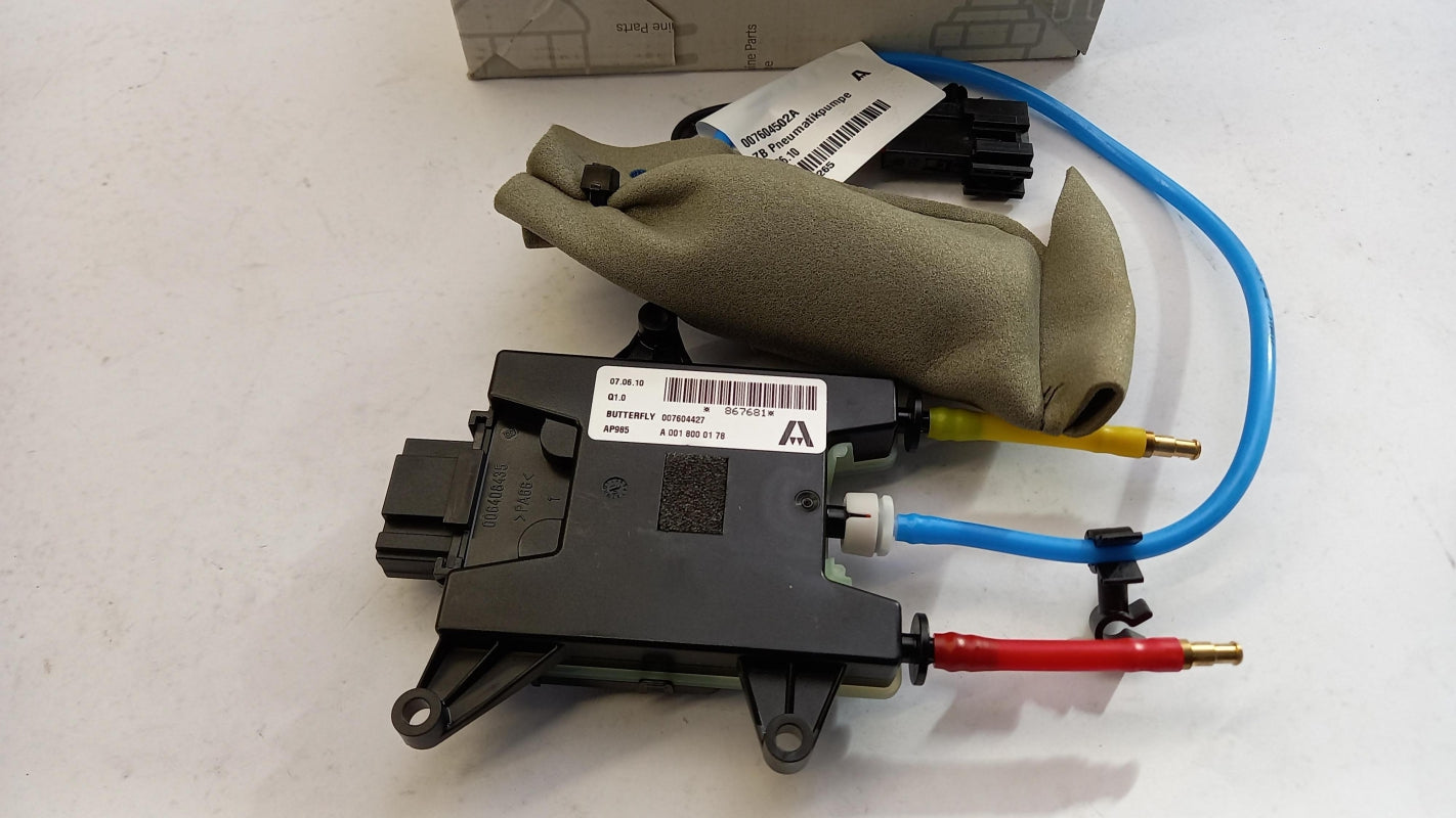 Original MERCEDES-BENZ W164 X164 W204 W212 W251 Ersatzteilekasten A0005802810