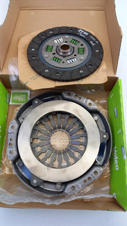 VALEO Kupplungssatz für RENAULT Clio III DACIA Logan Sandero II 1.2 826554