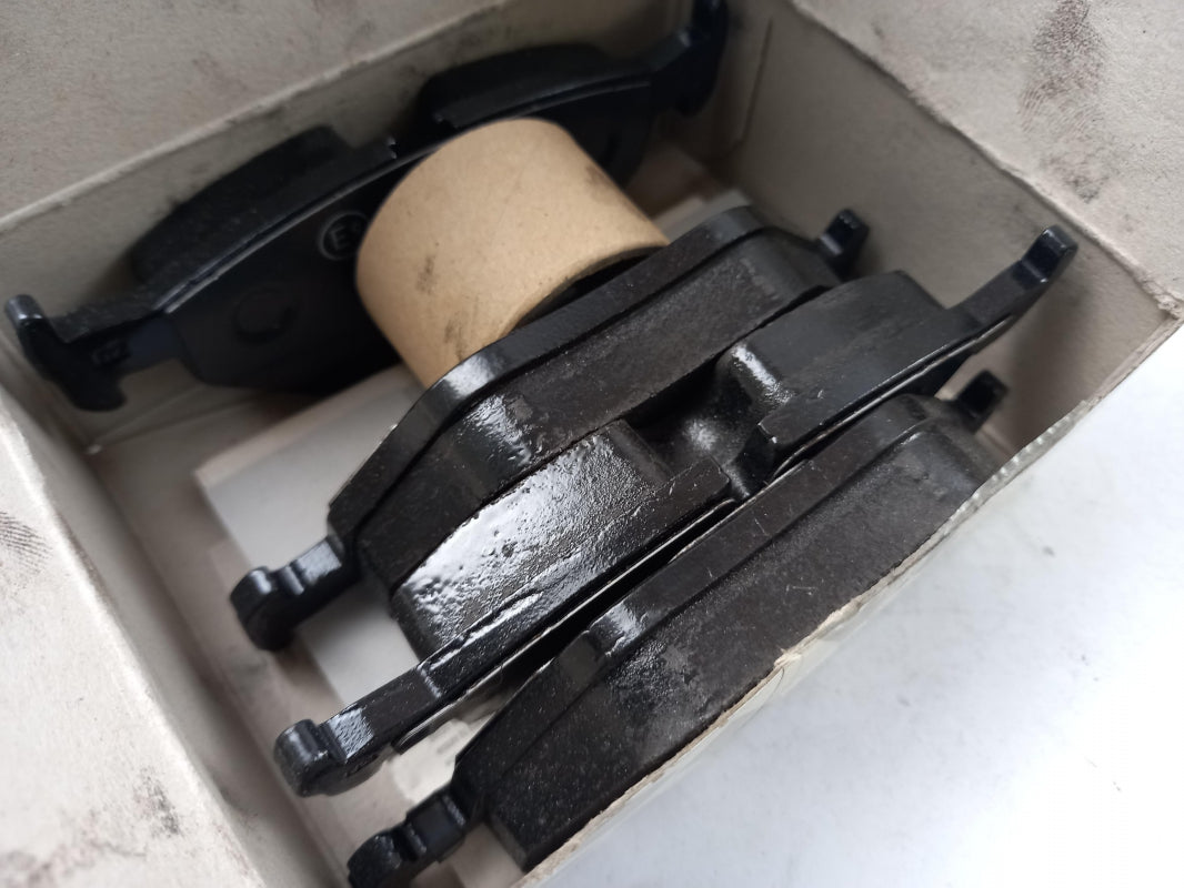 Original BMW 5' E39 Bremsbeläge Bremsklötze Hinten 34216761281