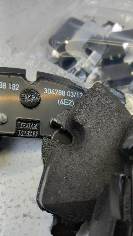 Original BMW 1er (E81 E87) 3er (E90 E92) Bremsbeläge hinten 34216788183