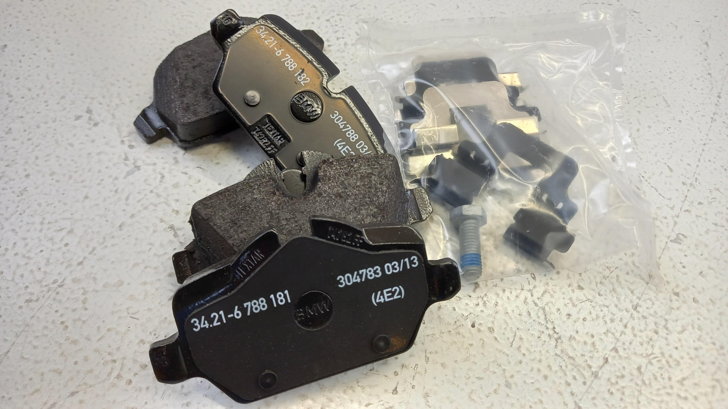 Original BMW 1er (E81 E87) 3er (E90 E92) Bremsbeläge hinten 34216788183