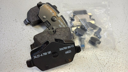 Original BMW 1er (E81 E87) 3er (E90 E92) Bremsbeläge hinten 34216788183