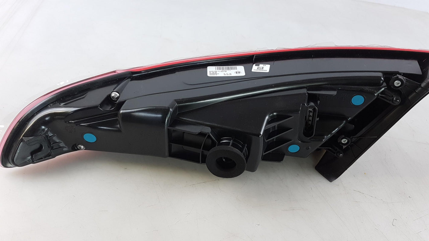 Original ALFA ROMEO Giulia 6S '16- Heckleuchte Rücklicht aussen links 50543787