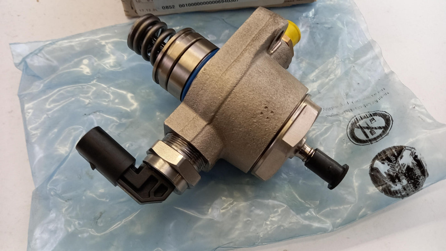 Original AUDI A3 A6 Avant A7 Sportback VW Golf 7 Einspritzpumpe 06L127027B