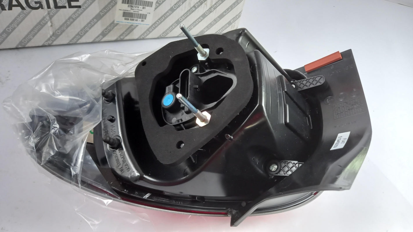 Original FIAT 500L Heckleuchte Rücklicht links 735671214