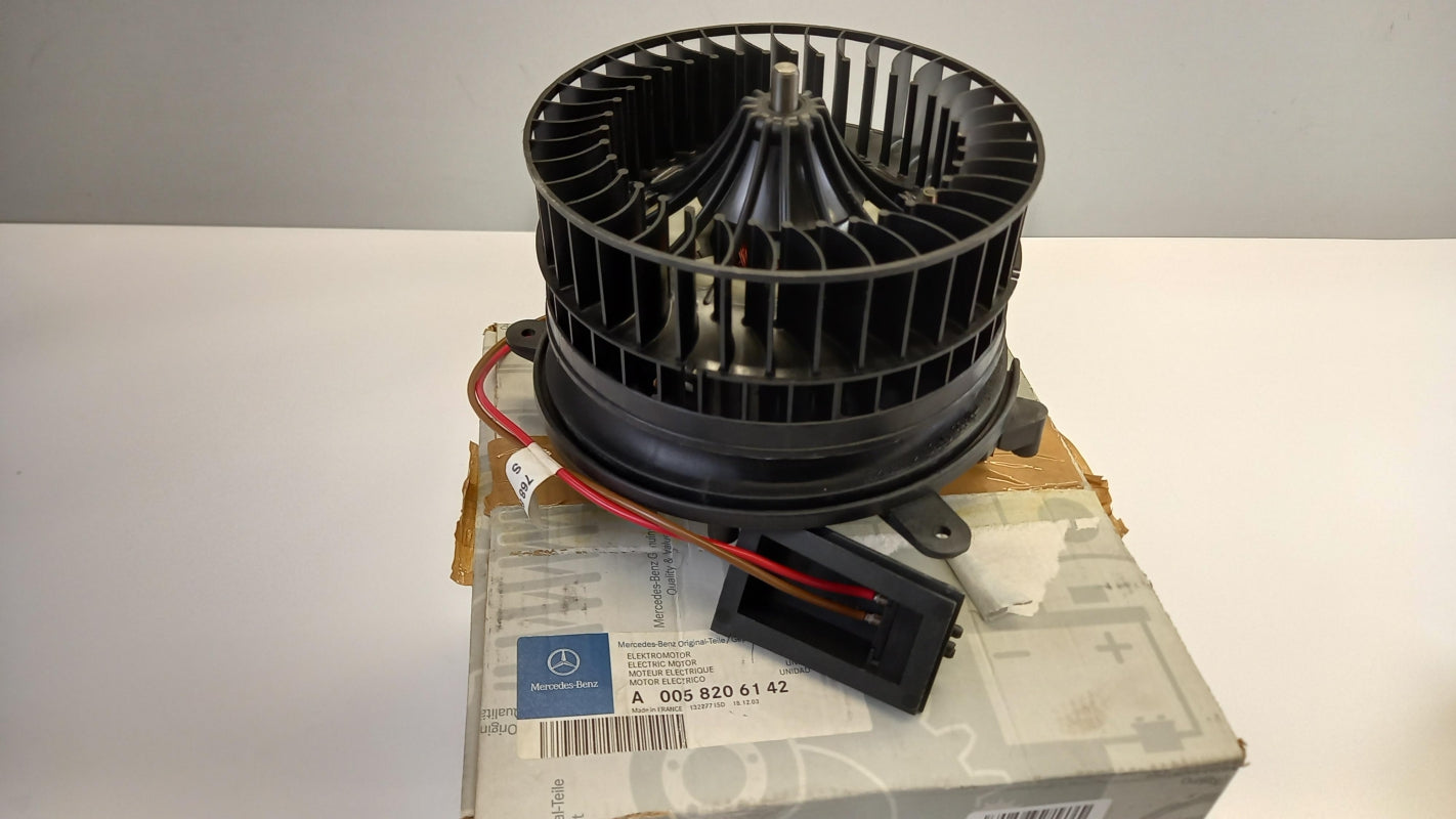 Original MERCEDES-BENZ C-klasse (w202) Innenraumgebläse A0058206142